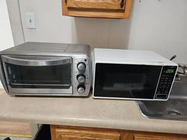 Toaster Oven/ Microwave