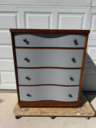 Bassett Mid Century Modern chest of drawers