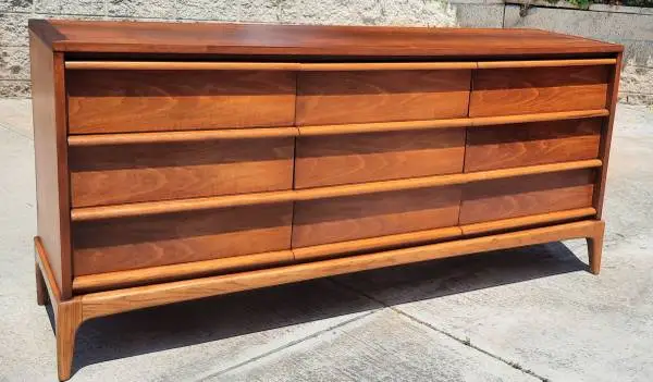 beautiful 1964 Lane Rhythm 9 drawer DRESSER designed by Paul McCobb