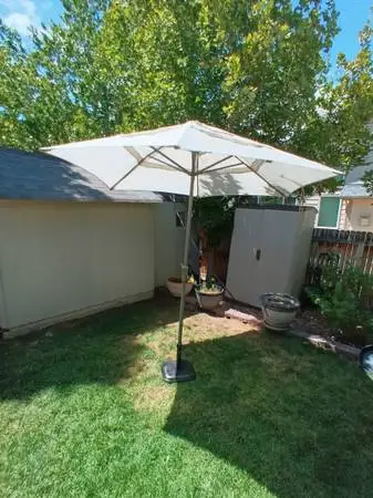 Better Homes and Gardens Outdoor Patio Umbrella Canopy 8 w Stand