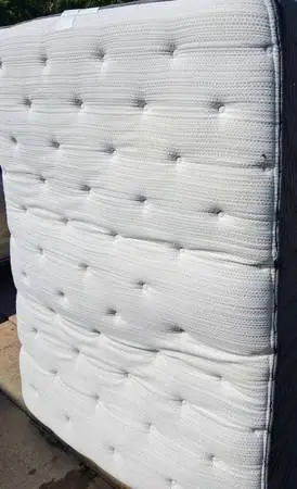 FULL SIZE BEAUTYREST SILVER MATTRESS
