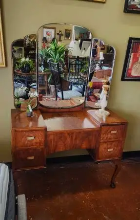1930s Art Deco Vanity with Tri-fold Mirror