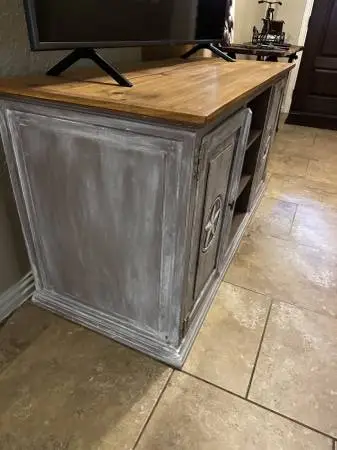 Entertainment cabinet