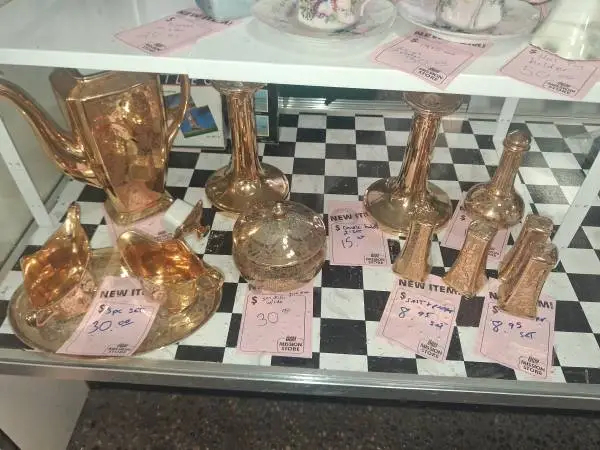 Golden dishes