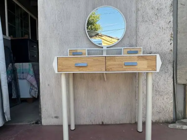 White Vanity in very good condition with four drawers