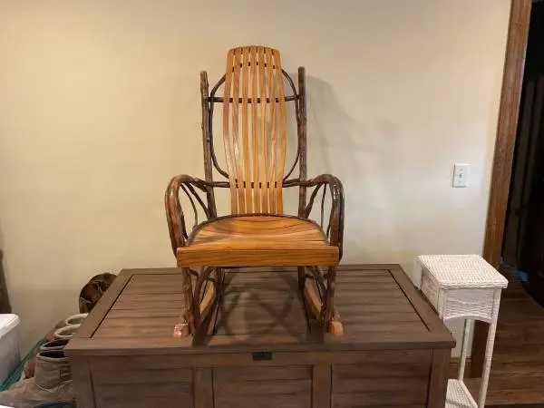 🔴 Rocking Chair, Best Amish Quality. Hickory w/walnut slats. Like New