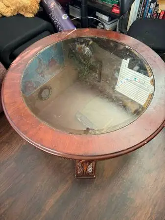 Excellent condition - Solid wood coffee table and end table set