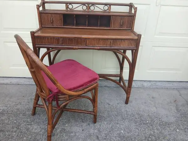 VINTAGE 1960s REEDED DESK, VANITY, ENTRY TABLE OR STAND and CHAIR