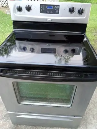 Electric Stove by Whirlpool - Black/Stainless