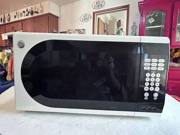 Microwave oven - GE