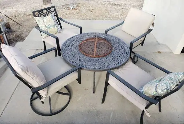 Fire Pit Table w/4 Chairs/Cushions/Pillows