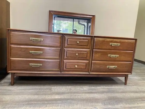 Low boy 9 drawer 1960s Dresser by Heywood Wakefield solid wood