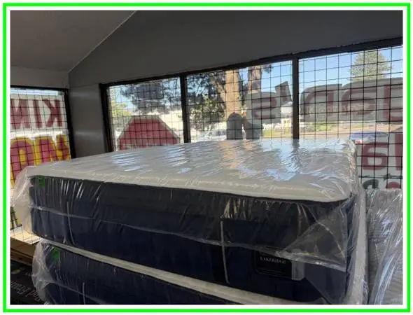 QUEEN SIZE STEARNS & FOSTER LAKERIDGE PILLOW TOP MATTRESS & BOX BED