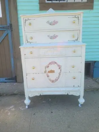 Dresser solid wood 5 drawer vintage