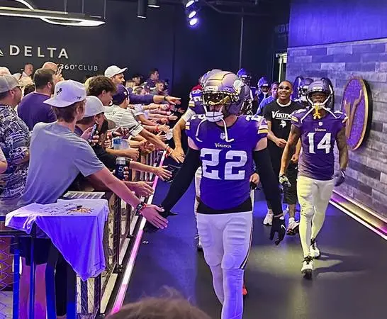 DELTA SKY 360 CLUB - Buffalo Bills at MN Vikings - 2 Aisle seats