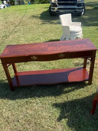 Traditional Mahogany Console Table / Sofa Table with Shelf & Inlay