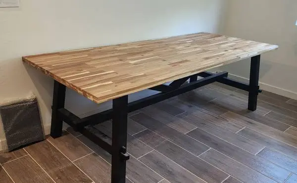 SKOGSTA dinning table