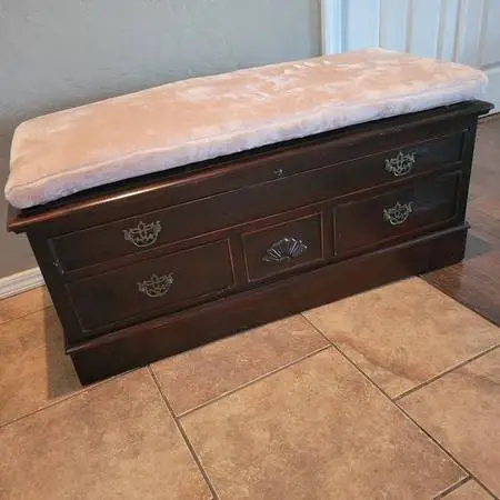 LANE Mahogany Queen Anne Style | Cedar Lined Hope Chest (Safety Compli