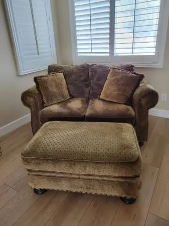 LOVESEAT WITH OTTOMAN
