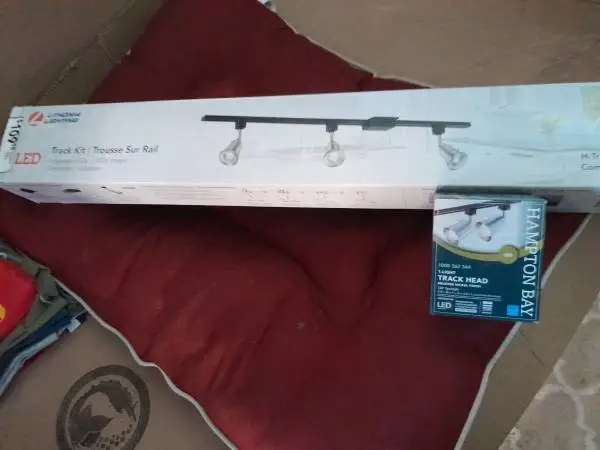 4 Lithonia LED Track Lighting w/Extra Head (=4)