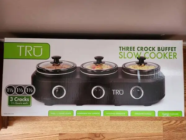 TRU Slow cooker. Three crook buffet.