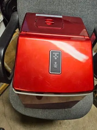 Ice maker portable by IMPROVEMENTS