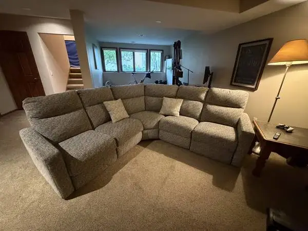 🛋️ Premium Elran 5-Piece Power Reclining Sectional – Flawless & Ready