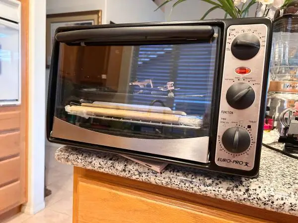EURO-PRO Convection Toaster Oven With Rotisserie.