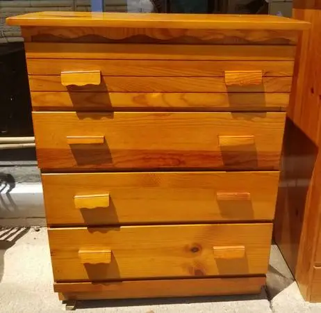Pine Chest of Drawers