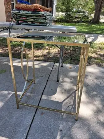 Pequena mesa de esquina/ small glass top corner table