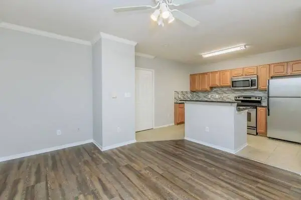 Situated in Fairfax!, 1/bd 1/ba, Beautiful Landscaping