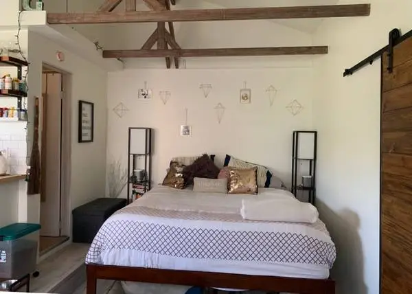 Charming Studio in Goleta, Beamed Ceilings, Patio, walk-in closet