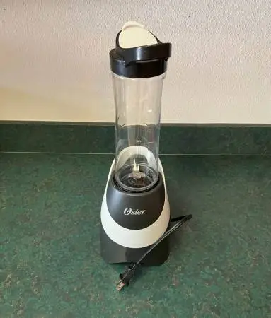 Oster MyBlend Single serve Personal Blender with to go lid cap