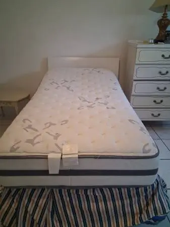 Personal bed in excelet condition, cama personal en excelentes condicl