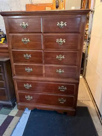 Chest of drawers ( Thomasville)