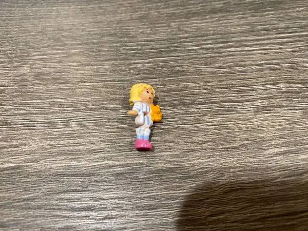 ♥ ♥ ♥ POLLY POCKET BLUEBIRD GIRL WITH TEDDY BEAR Replacement Figure