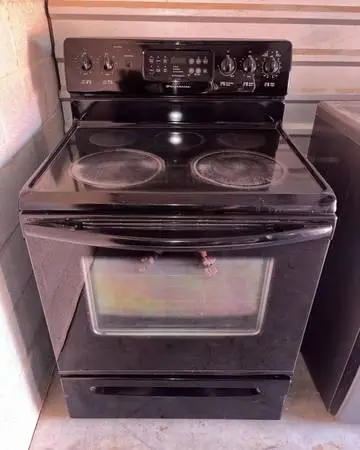 Black Frigidaire Flat Top Electric Stove Oven Range