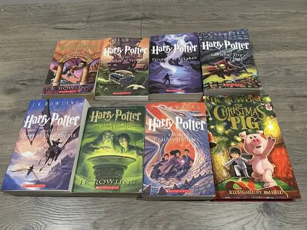 HARRY POTTER BOOKS by J.K. ROWLING 1-7 Books Paperback & CHRISTMAS PIG