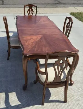 Formal Dining Room Table w/2 Leafs & 5 White Upholstered Chairs