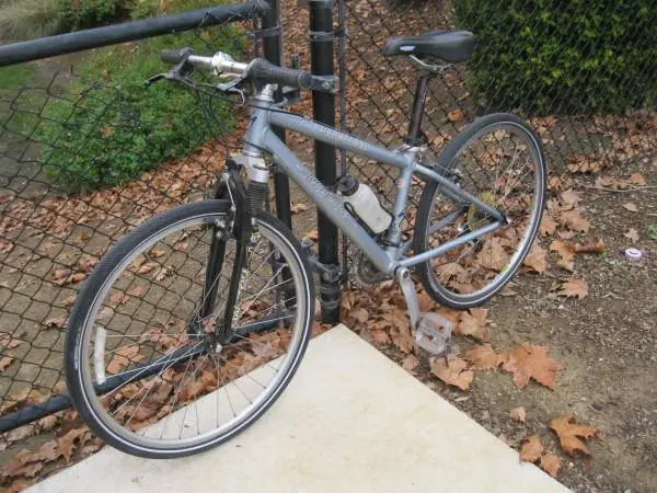SPECIALIZED Stumpjumper M2 Bike==Size Small--13