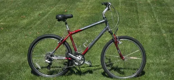 Jamis Explorer 2.0 Comfort Bike - Medium Frame - Tuned