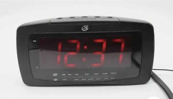 ALARM CLOCK RADIO-Electric/Battery