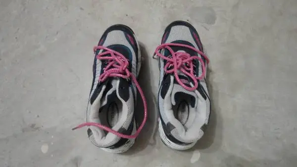 Healies -- kids shoes with wheels Size 4