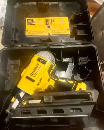 Dewalt 20v framing nailer gun kit