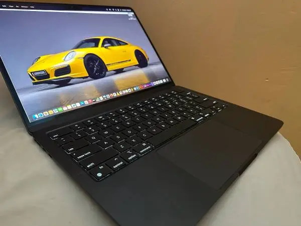 Late 2022. macbook air 13” m2 chi-8Gb-256 ssd
