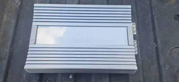 Massive car sterio  audio  sub 1000 watt amp