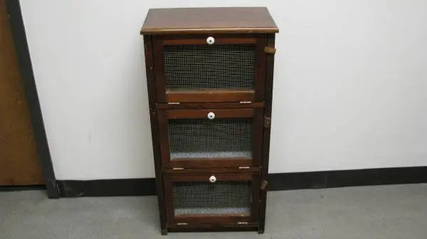 VEGETABLE BIN - 3 Screened Doors - (35 x 17 x 11) .....