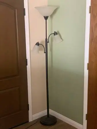 FLOOR LAMP