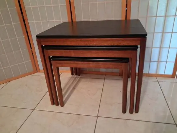 Mid Century Modern Drexel Set of 3 Nesting Tables.