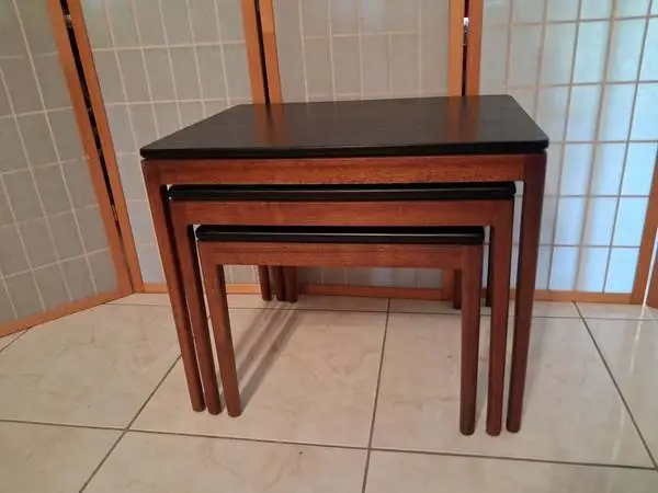 Mid Century Modern Drexel Set of 3 Nesting Tables.